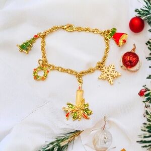 🍭5 for $20🍭 Gold Toned Christmas Tree Charm Bracelet CC